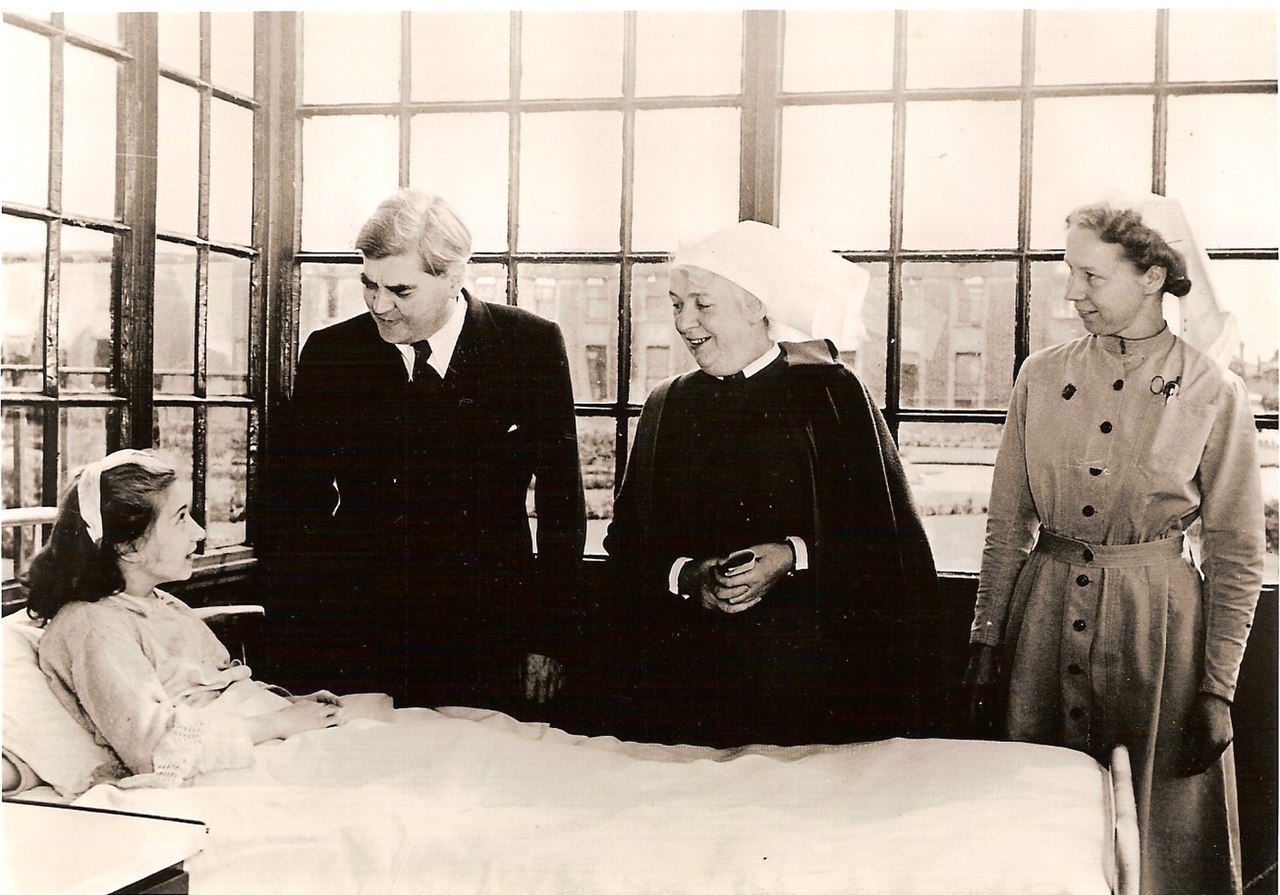 Aneurin Bevan with a patient at a hospital in Davyhulme, England